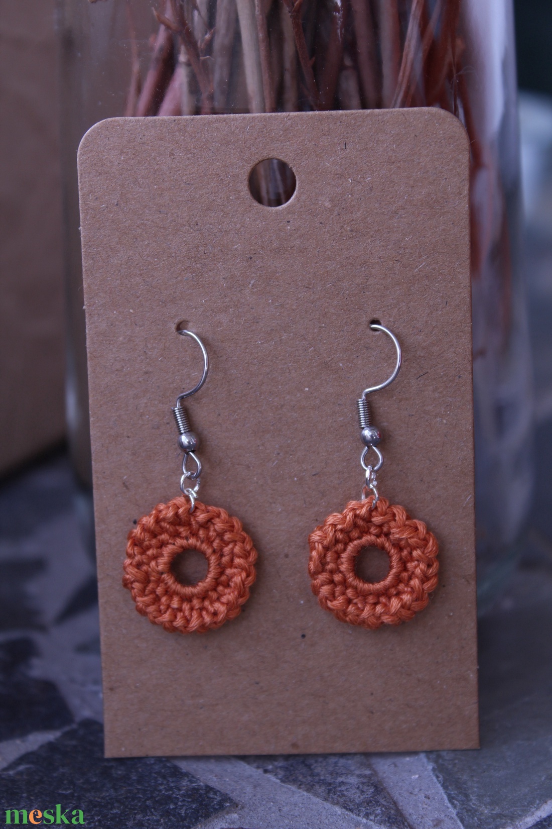 Pitypang horgolt fülbevaló (barnás - élénk barack) - ékszer - fülbevaló - lógós kerek fülbevaló - Meska.hu