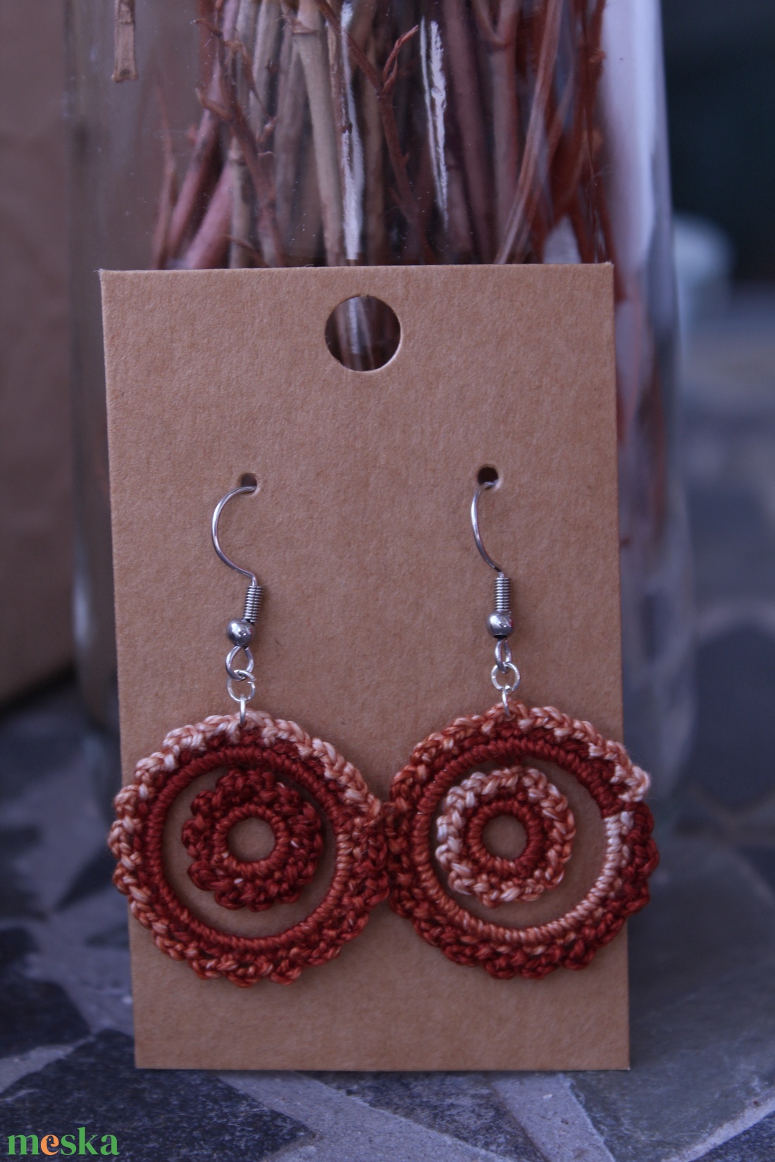 Magvas horgolt fülbevaló (barna színátmenetes) - ékszer - fülbevaló - lógós kerek fülbevaló - Meska.hu