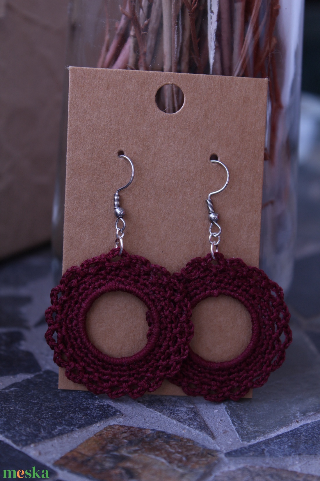 Bazsarózsa horgolt fülbevaló (bordó) - ékszer - fülbevaló - lógós kerek fülbevaló - Meska.hu