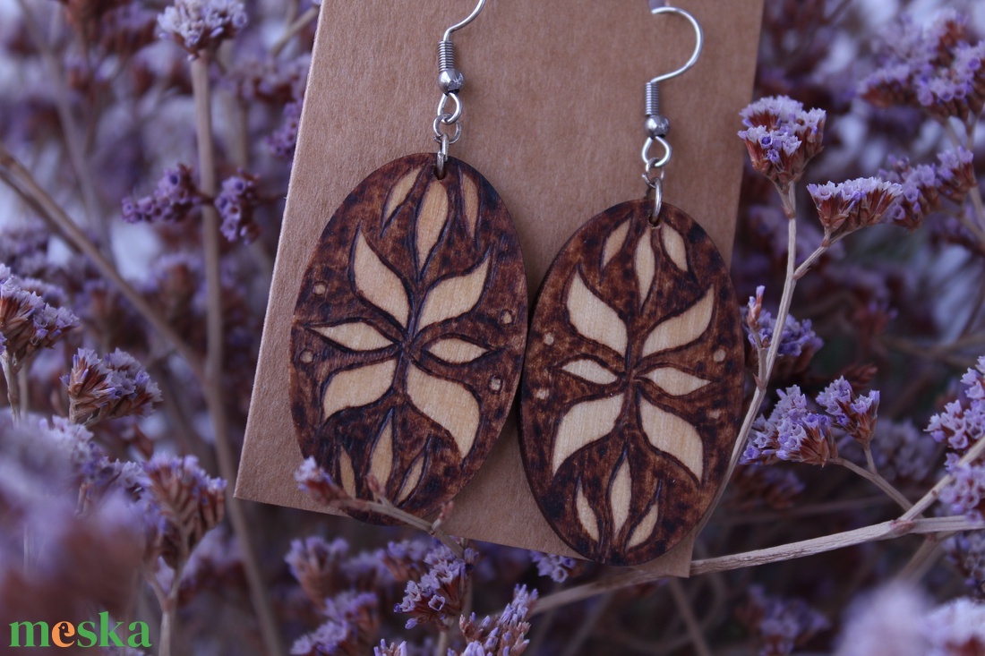 Ovális fából készült fülbevaló 2# - ékszer - fülbevaló - lógó fülbevaló - Meska.hu
