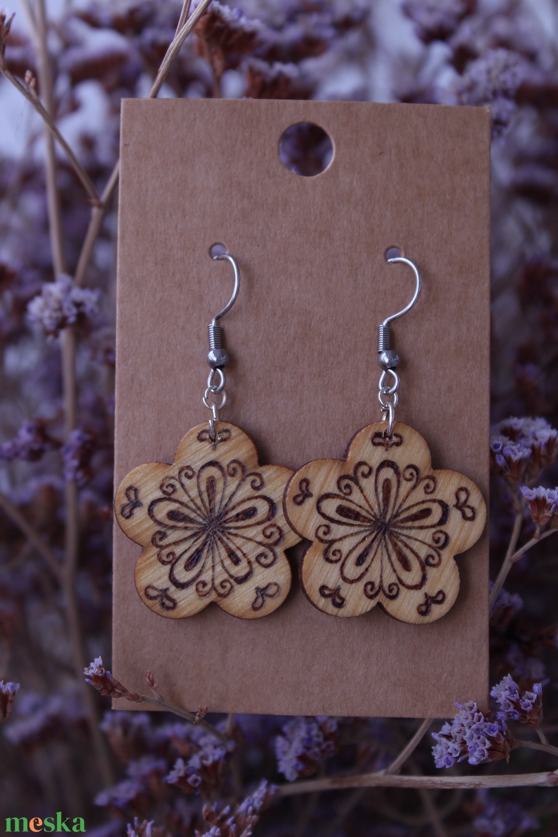 Virágom fából készült fülbevaló 1# - ékszer - fülbevaló - lógó fülbevaló - Meska.hu