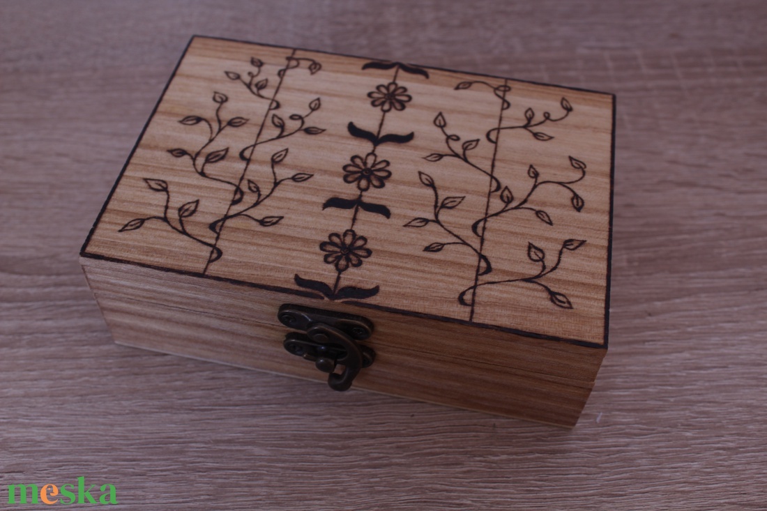 Fadoboz tűzgrafikai díszítéssel 1# - otthon & életmód - dekoráció - asztal és polc dekoráció - díszdoboz - Meska.hu