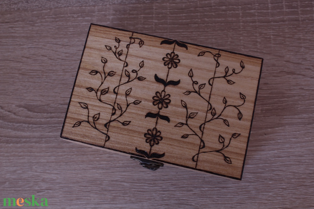 Fadoboz tűzgrafikai díszítéssel 1# - otthon & életmód - dekoráció - asztal és polc dekoráció - díszdoboz - Meska.hu