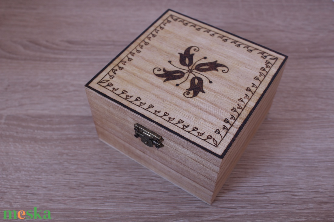 Fadoboz tűzgrafikai díszítéssel 2# - otthon & életmód - dekoráció - asztal és polc dekoráció - díszdoboz - Meska.hu