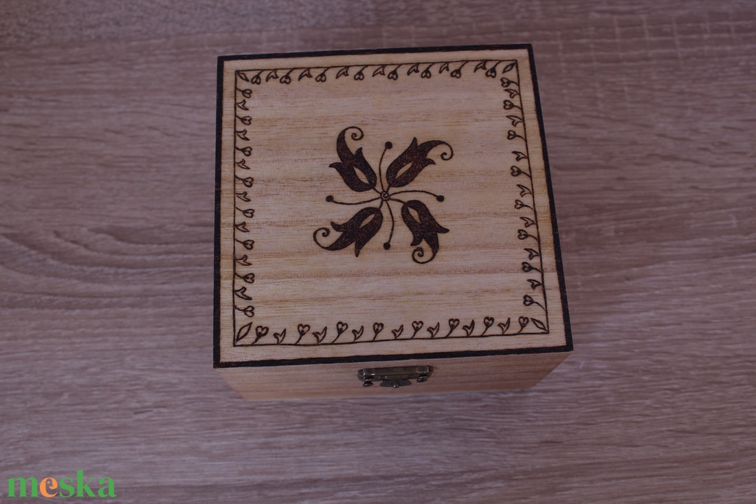 Fadoboz tűzgrafikai díszítéssel 2# - otthon & életmód - dekoráció - asztal és polc dekoráció - díszdoboz - Meska.hu