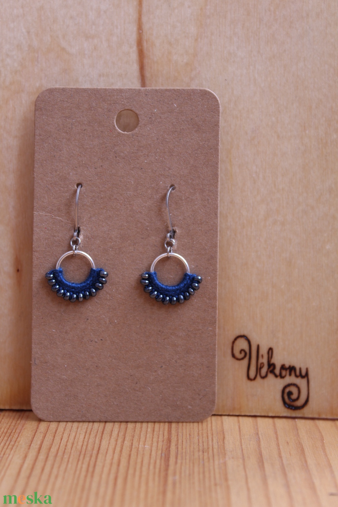 Mini gyöngyöző horgolt fülbevaló (kék) - ékszer - fülbevaló - lógó fülbevaló - Meska.hu