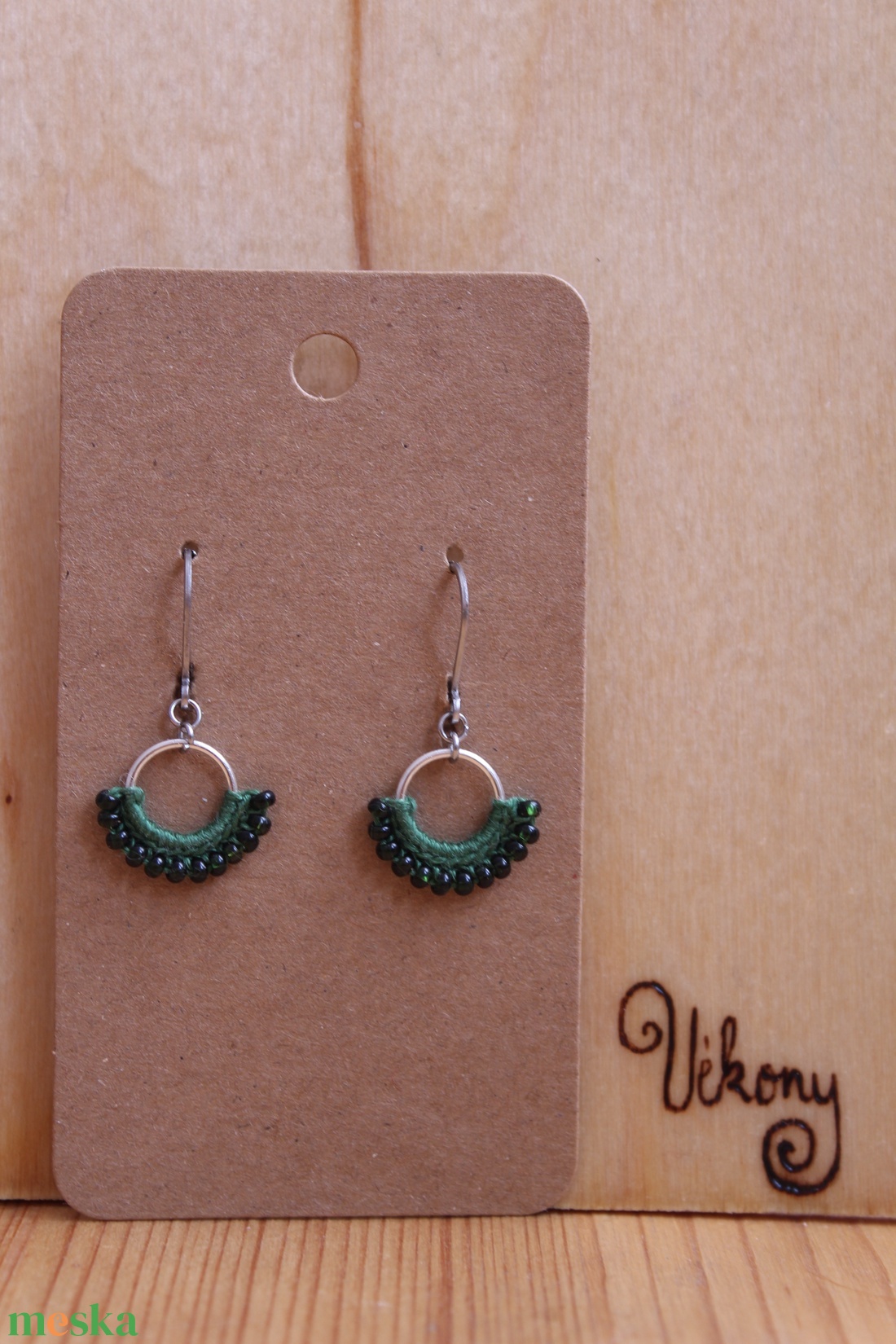 Mini gyöngyöző horgolt fülbevaló (zöld) - ékszer - fülbevaló - lógó fülbevaló - Meska.hu