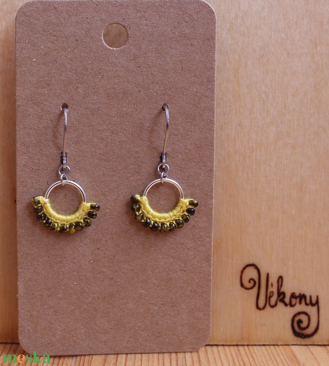 Mini gyöngyöző horgolt fülbevaló (sárga) - ékszer - fülbevaló - lógó fülbevaló - Meska.hu