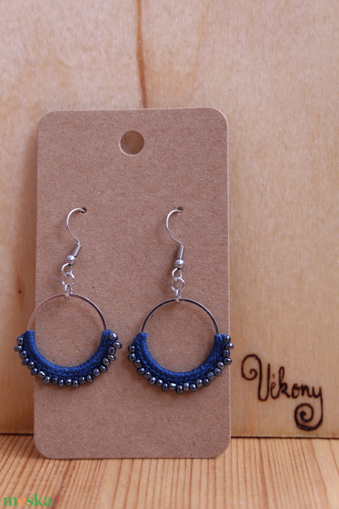 Gyöngyöző horgolt fülbevaló (kék) - ékszer - fülbevaló - lógó fülbevaló - Meska.hu