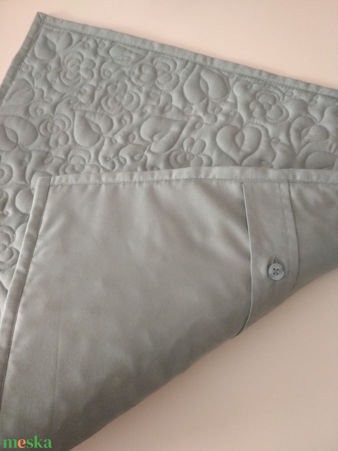 Minimalista quilt párna huzat árvácskával - otthon & életmód - lakástextil - párna & párnahuzat - Meska.hu Minimalista quilt párna huzat árvácskával - otthon & életmód - lakástextil - párna & párnahuzat - Meska.hu