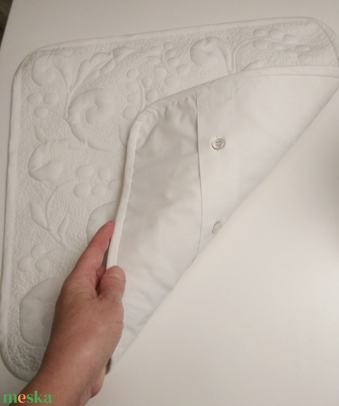 Hófehér quilt párnahuzat - otthon & életmód - lakástextil - párna & párnahuzat - Meska.hu Hófehér quilt párnahuzat - otthon & életmód - lakástextil - párna & párnahuzat - Meska.hu