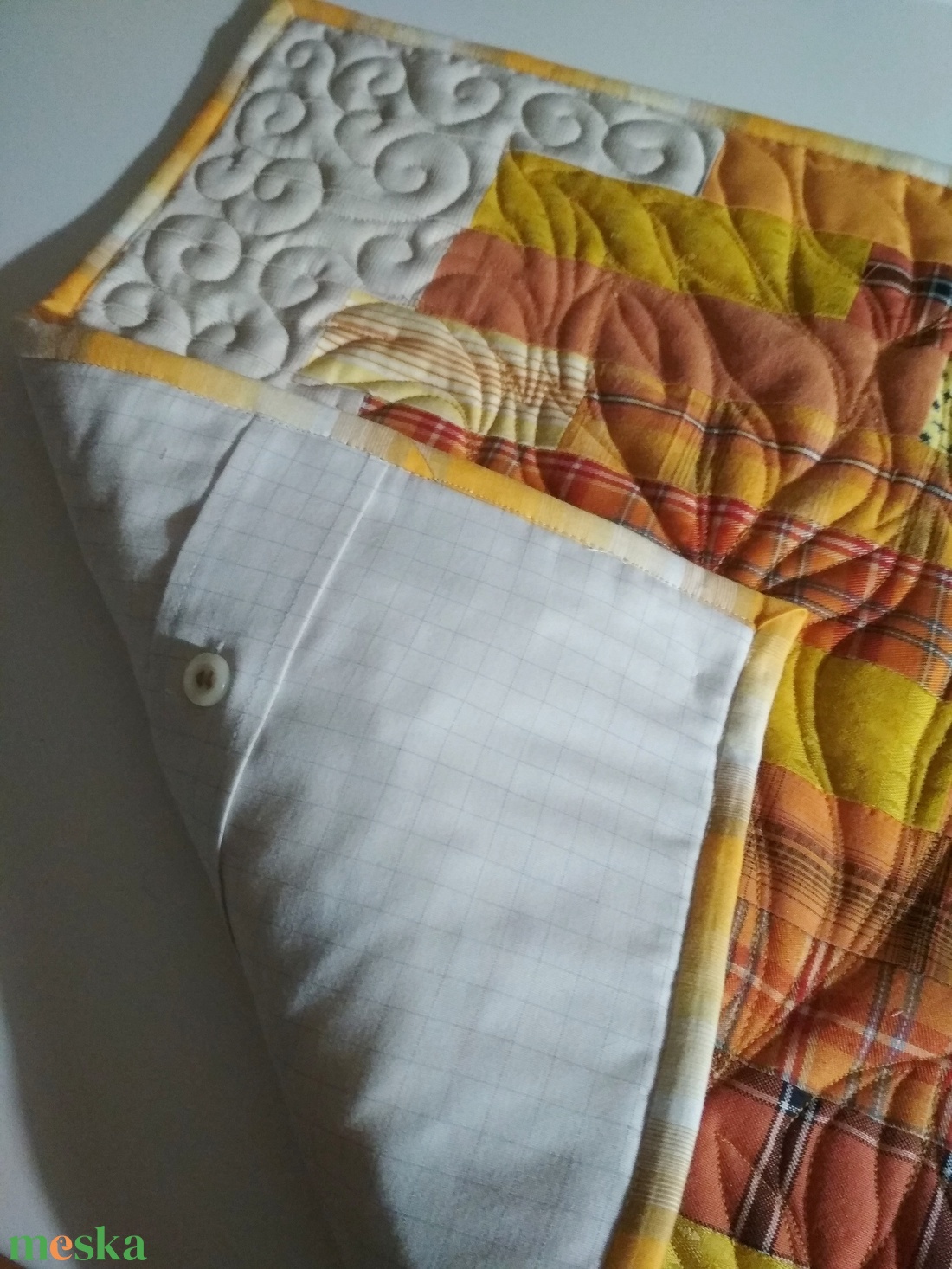 Krémfehér-sárga patchwork és quilt párnahuzat - otthon & életmód - lakástextil - párna & párnahuzat - Meska.hu Krémfehér-sárga patchwork és quilt párnahuzat - otthon & életmód - lakástextil - párna & párnahuzat - Meska.hu