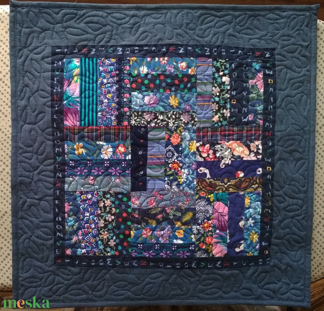 Farmerkék-színes patchwork és quilt párnahuzat akciós termékkép 1