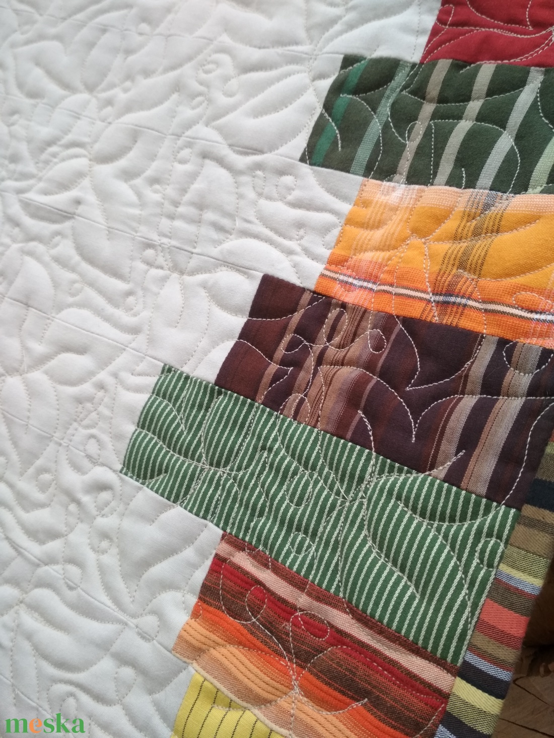 Nagy méretű quilt meleg színekkel, levél mintával - otthon & életmód - dekoráció - asztal és polc dekoráció - asztaldísz - Meska.hu Nagy méretű quilt meleg színekkel, levél mintával - otthon & életmód - dekoráció - asztal és polc dekoráció - asztaldísz - Meska.hu