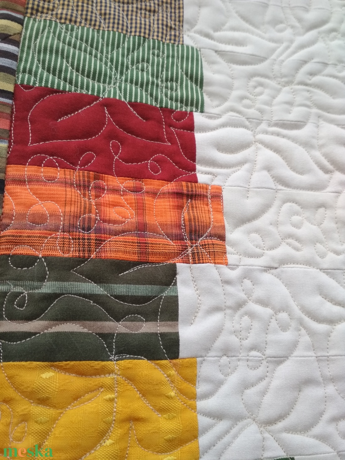 Nagy méretű quilt meleg színekkel, levél mintával - otthon & életmód - dekoráció - asztal és polc dekoráció - asztaldísz - Meska.hu Nagy méretű quilt meleg színekkel, levél mintával - otthon & életmód - dekoráció - asztal és polc dekoráció - asztaldísz - Meska.hu