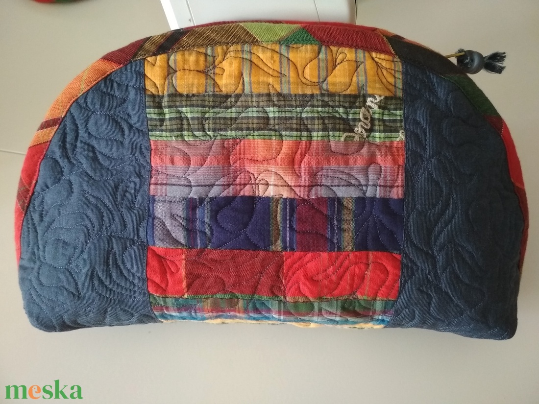 Élénk színösszeállítású, nagy méretű, tulipános neszesszer - táska & tok - neszesszer - Meska.hu