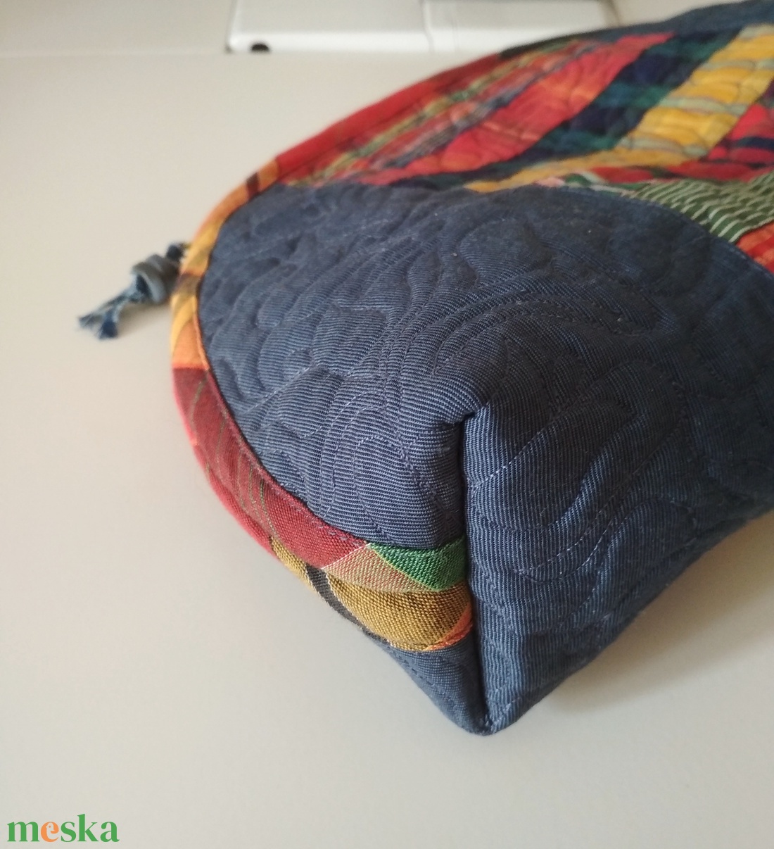 Élénk színösszeállítású, nagy méretű, tulipános neszesszer - táska & tok - neszesszer - Meska.hu