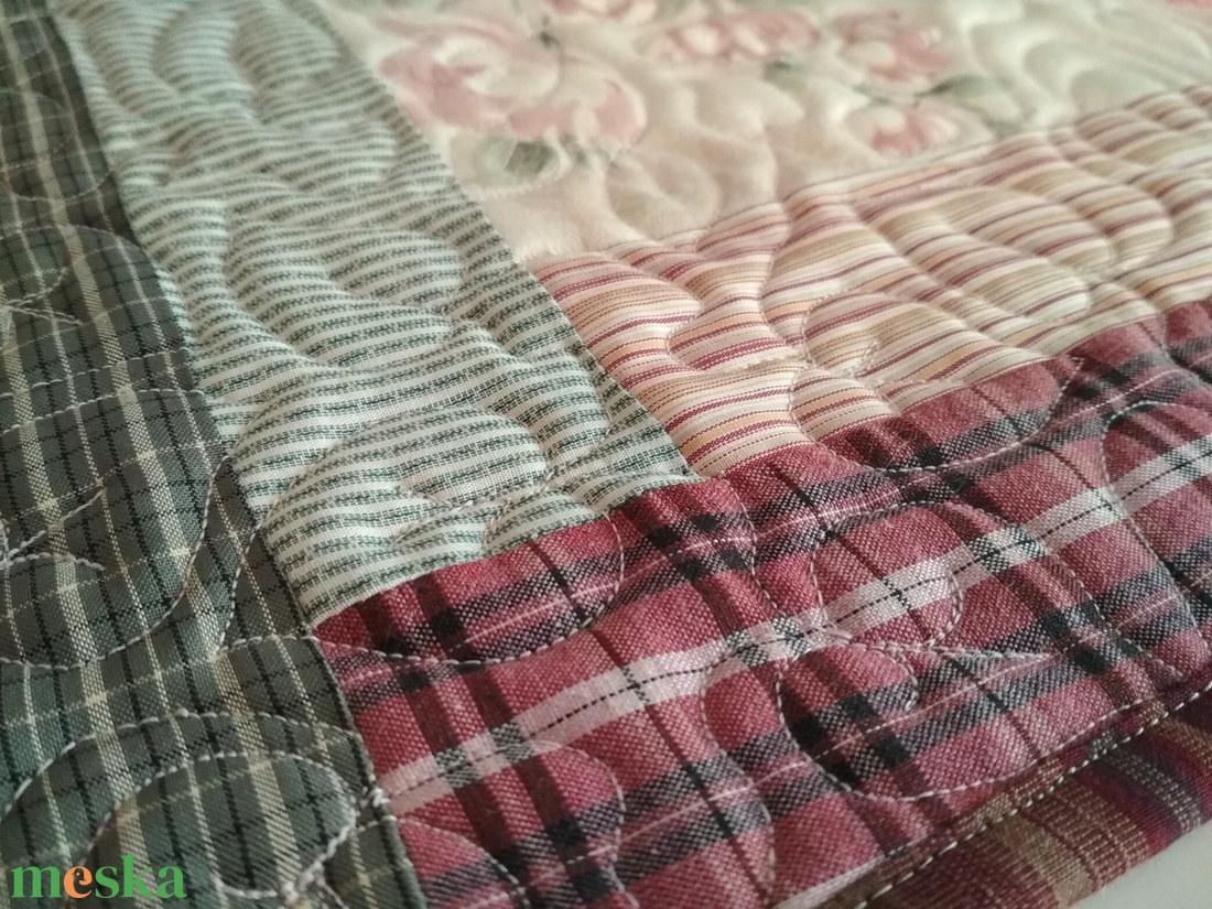 Rózsás patchwork és quilt párnahuzat - otthon & életmód - lakástextil - párna & párnahuzat - Meska.hu