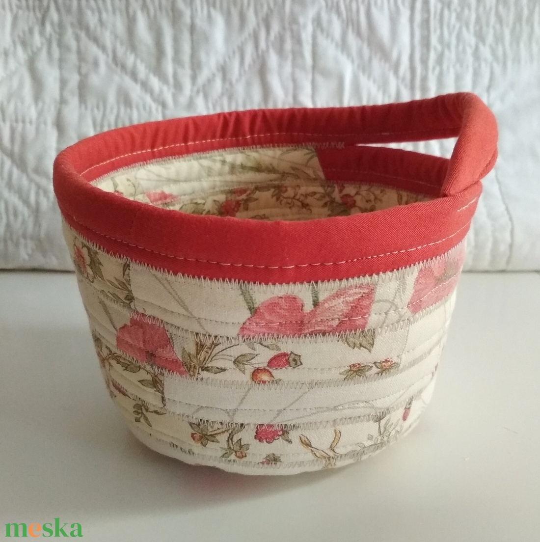 Textil tároló, csipkebogyós-pipacsos - otthon & életmód - tárolás & rendszerezés - tárolókosár - Meska.hu