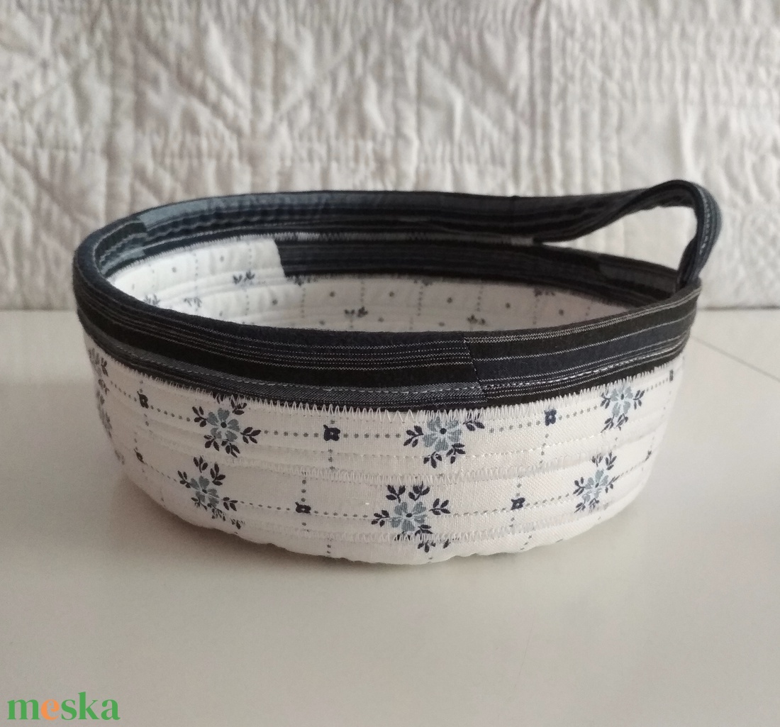 Textil tároló, farmerkék-fehér - otthon & életmód - tárolás & rendszerezés - tárolókosár - Meska.hu