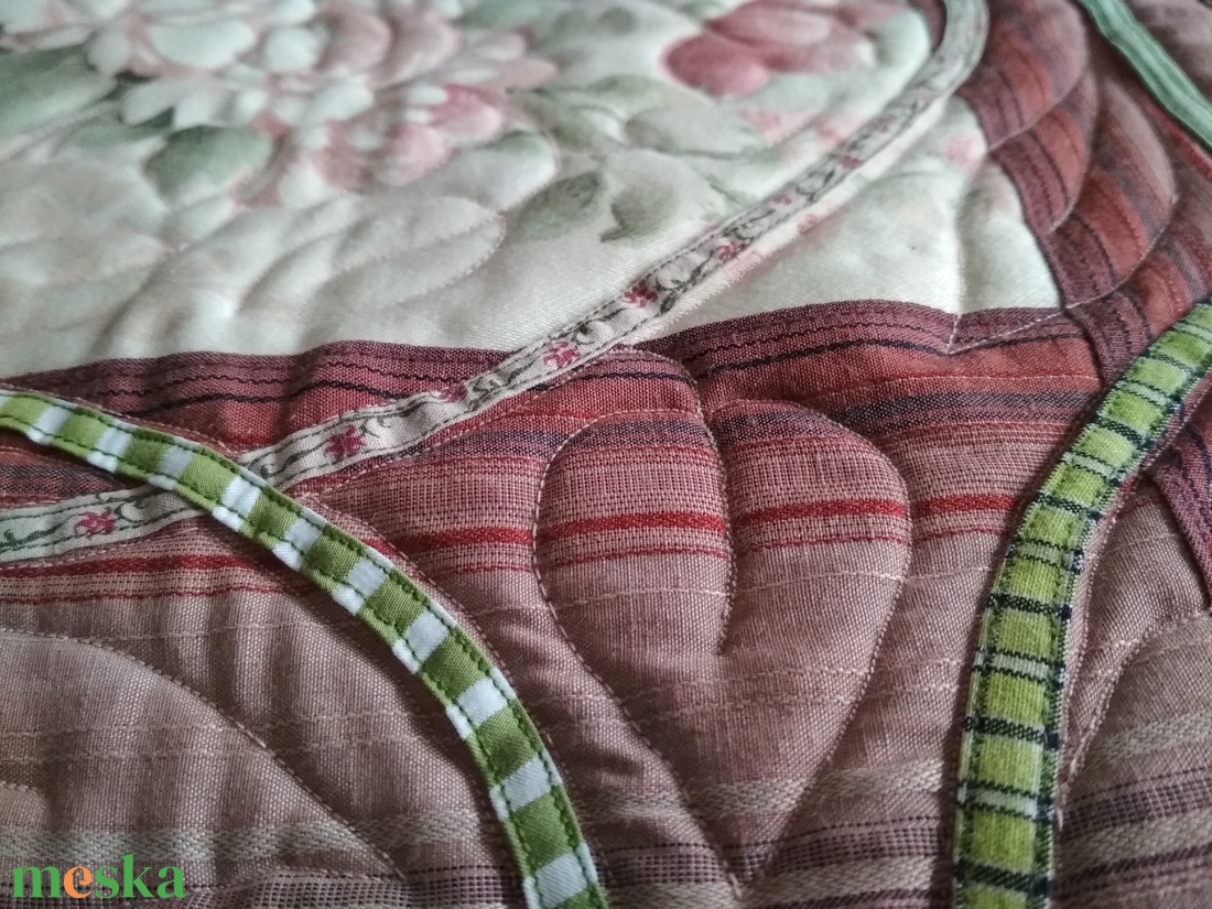 Rózsás patchwork és quilt párnahuzat - otthon & életmód - lakástextil - párna & párnahuzat - díszpárnahuzat - Meska.hu