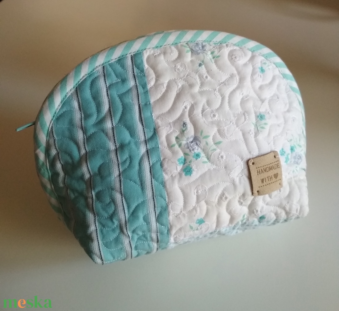 Neszesszer, türkiz-fehér - táska & tok - neszesszer - Meska.hu