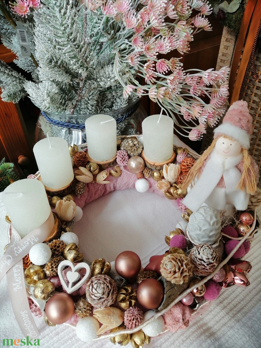 Adventi koszorú pasztell rózsaszín színekkel,kislánnyal - karácsony - adventi díszek - adventi asztaldísz - Meska.hu
