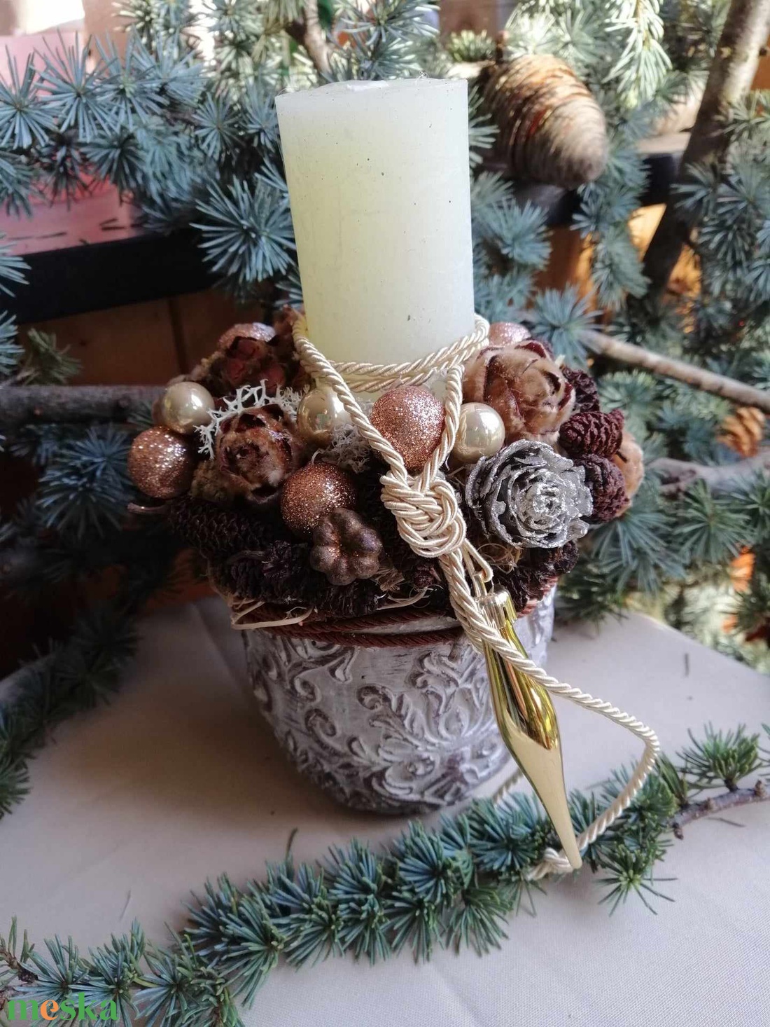 Karácsonyi asztaldísz barokk mintás kaspóban - karácsony - adventi díszek - adventi asztaldísz - Meska.hu