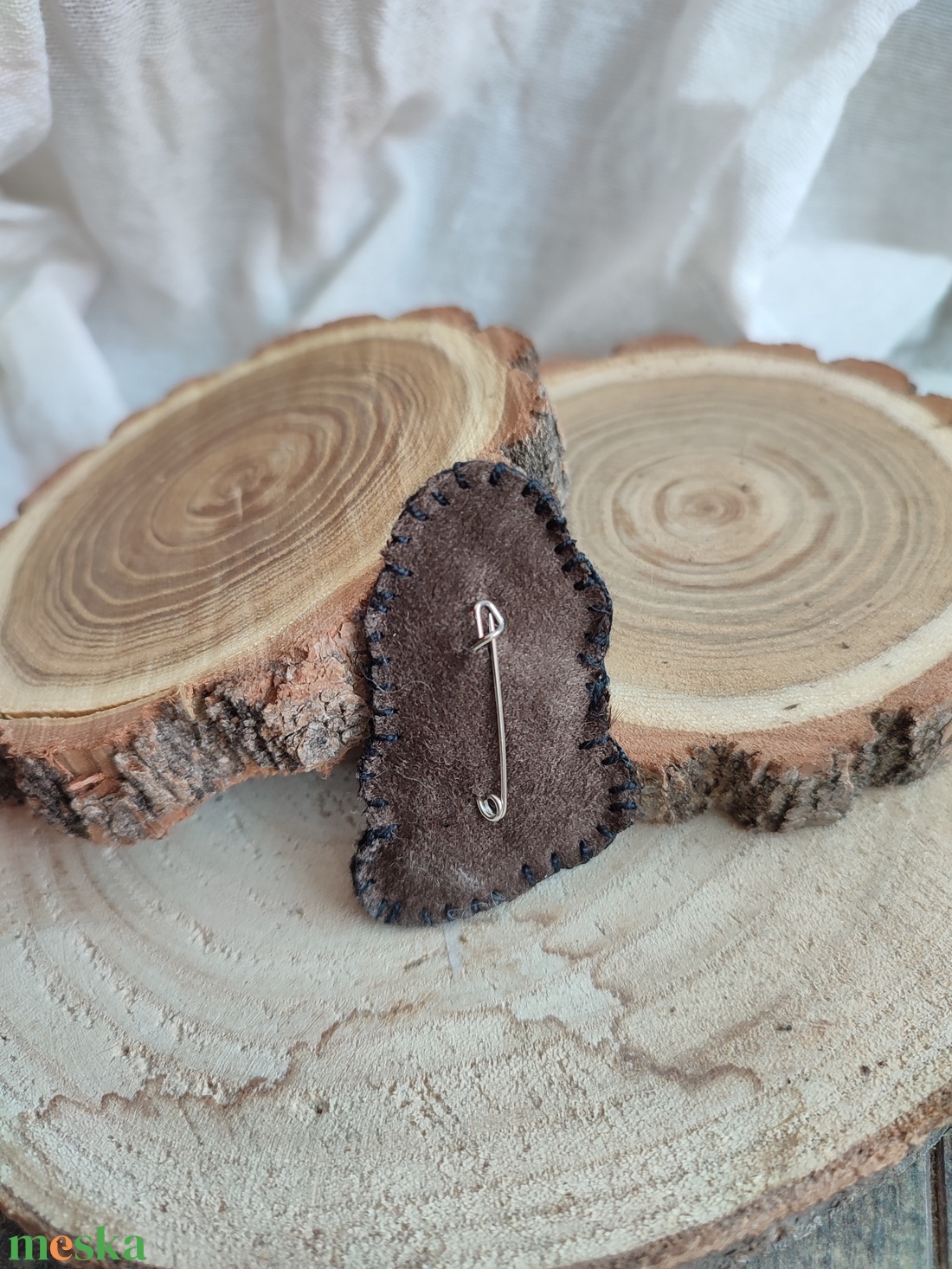 Kézzel hímzett uszkár bross - ékszer - kitűző és bross - kitűző - Meska.hu Kézzel hímzett uszkár bross - ékszer - kitűző és bross - kitűző - Meska.hu