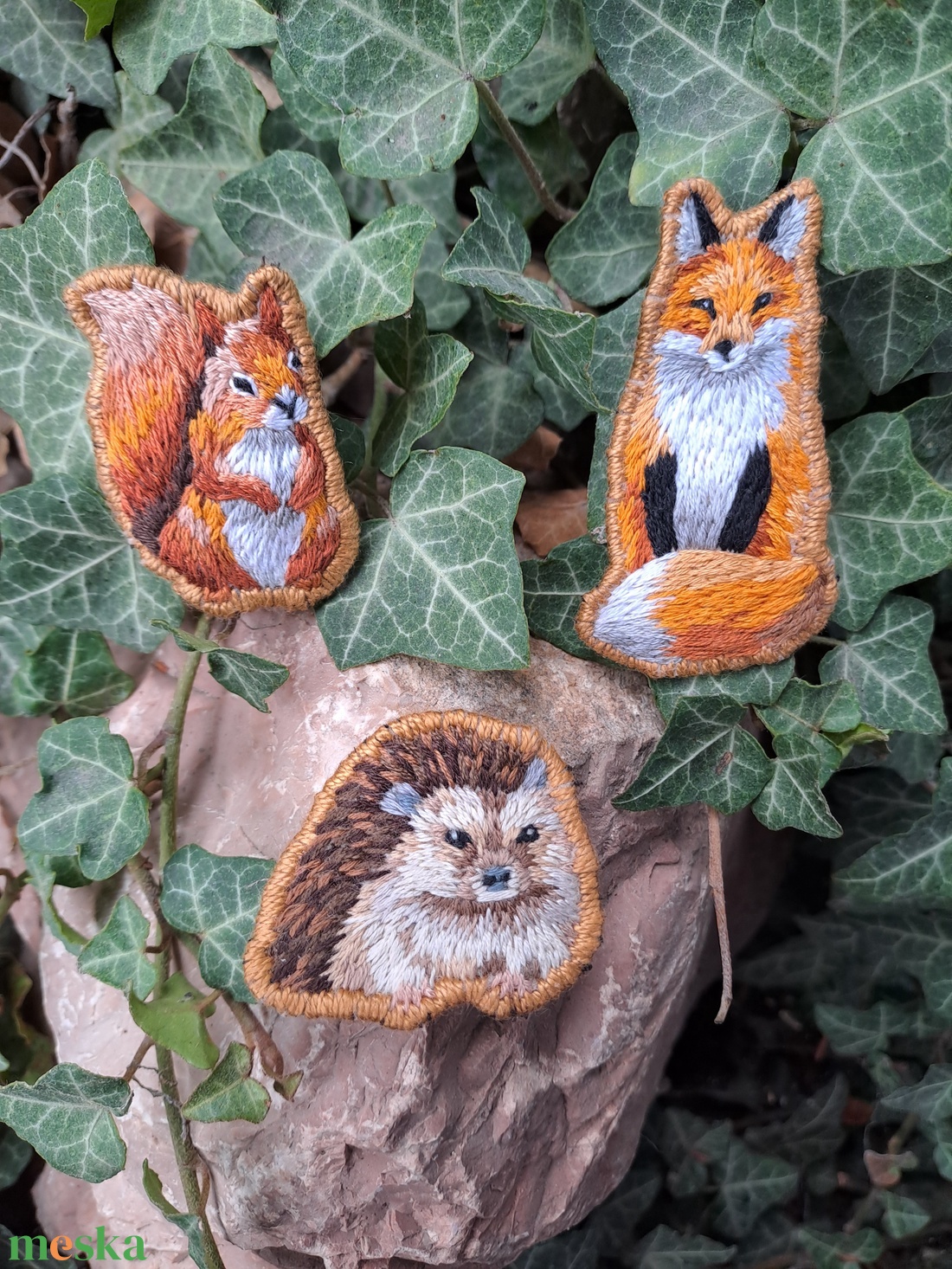 Kézzel hímzett mókus bross - ékszer - kitűző és bross - kitűző - Meska.hu Kézzel hímzett mókus bross - ékszer - kitűző és bross - kitűző - Meska.hu