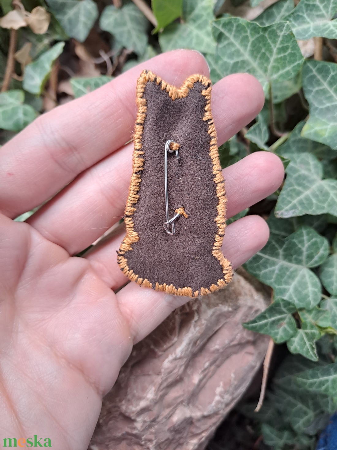 Kézzel hímzett róka bross - ékszer - kitűző és bross - kitűző - Meska.hu Kézzel hímzett róka bross - ékszer - kitűző és bross - kitűző - Meska.hu
