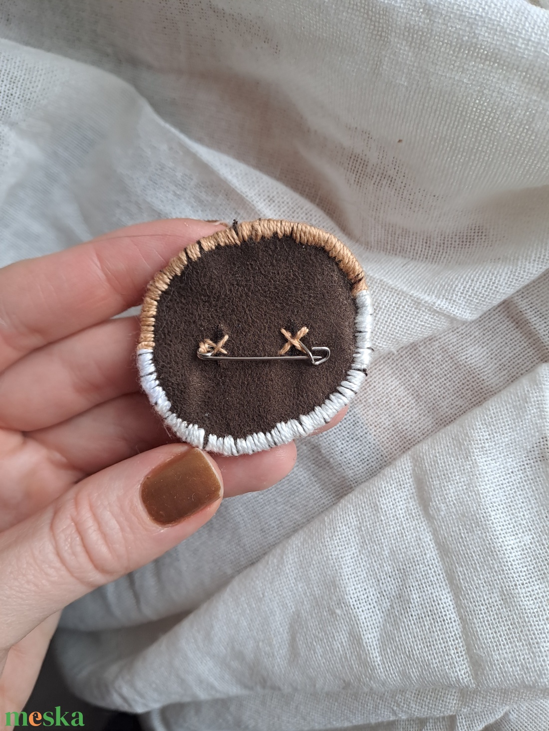 Kézzel hímzett gyöngybagoly bross  - ékszer - kitűző és bross - kitűző - Meska.hu