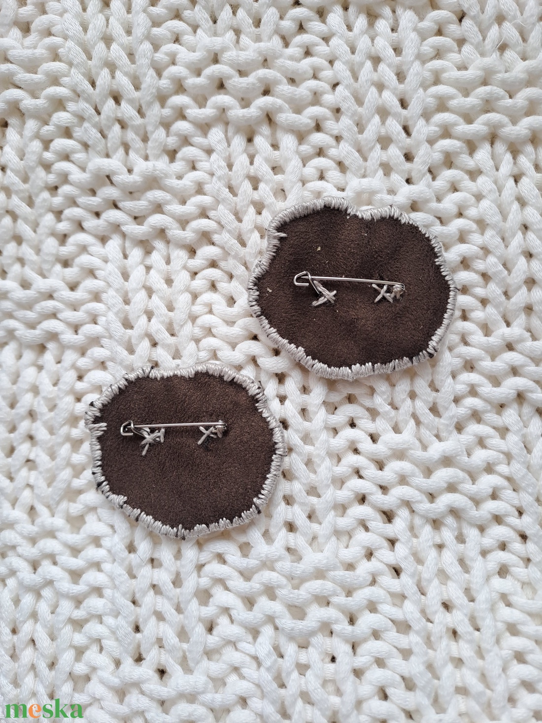 Egyedi bross pár - ékszer - kitűző és bross - kitűző - Meska.hu