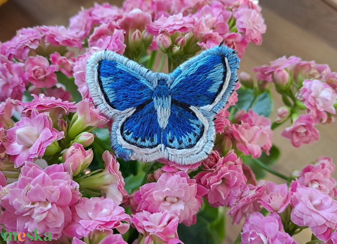 Kézzel hímzett pillangó bross - ékszer - kitűző és bross - kitűző - Meska.hu Kézzel hímzett pillangó bross - ékszer - kitűző és bross - kitűző - Meska.hu