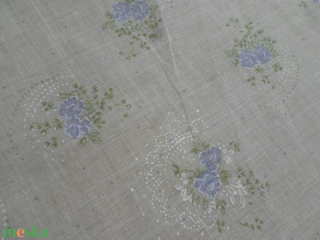 Apró kék virágos batiszt anyag. 6 m x 150 cm. - kellékek & szerszámok - méteráru - dekorációs alapanyag - Meska.hu