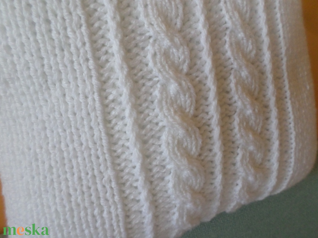 Hófehér kézzel kötött díszpárna.  - otthon & életmód - lakástextil - párna & párnahuzat - Meska.hu