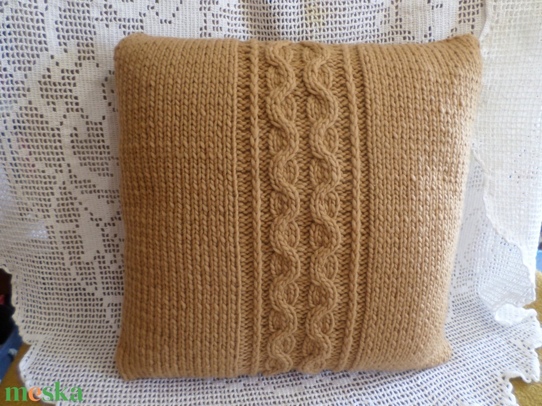 Cappuccino színű  kézzel kötött díszpárna.  - otthon & életmód - lakástextil - párna & párnahuzat - díszpárna (belsővel együtt) - Meska.hu