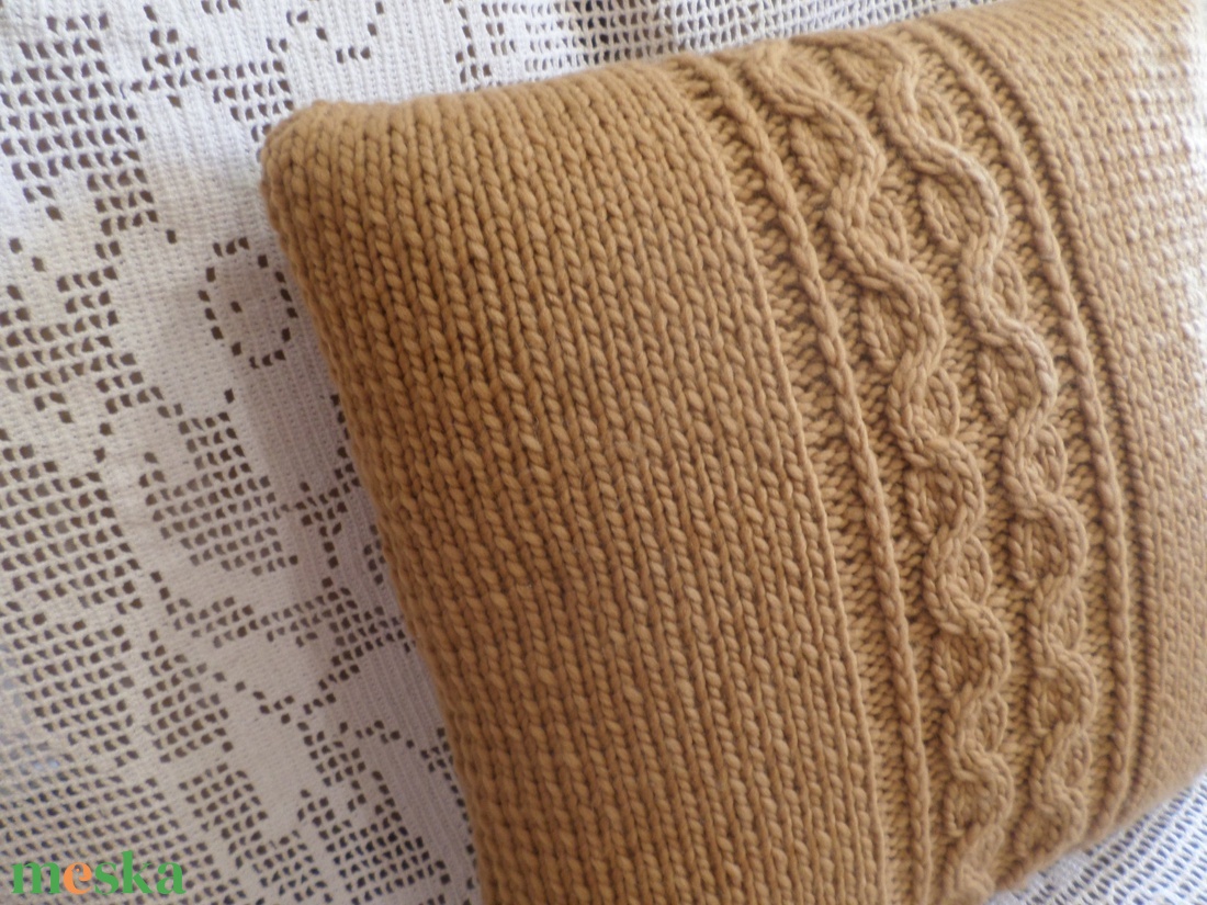Cappuccino színű  kézzel kötött díszpárna.  - otthon & életmód - lakástextil - párna & párnahuzat - díszpárna (belsővel együtt) - Meska.hu