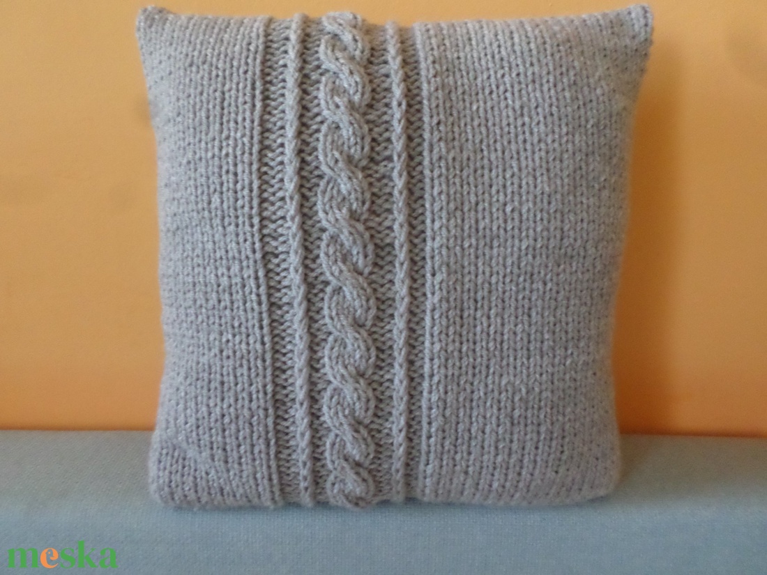Szürke kézzel kötött díszpárna.  - otthon & életmód - lakástextil - párna & párnahuzat - díszpárna (belsővel együtt) - Meska.hu