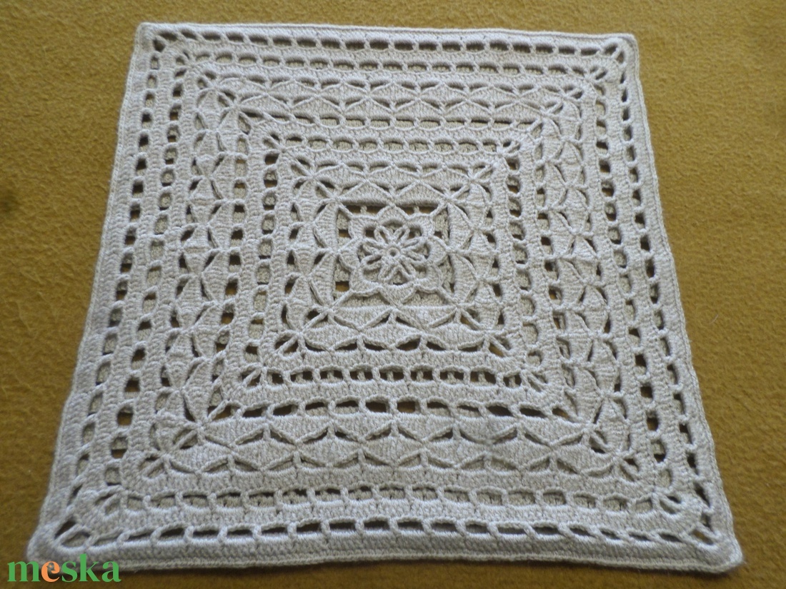 Vastagabb bézs horgolt díszpárna huzat. - otthon & életmód - lakástextil - párna & párnahuzat - díszpárnahuzat - Meska.hu