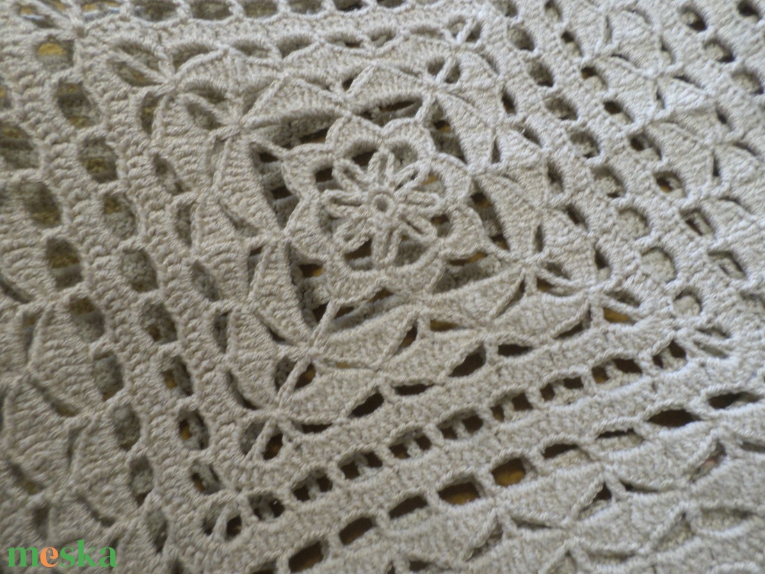 Vastagabb bézs horgolt díszpárna huzat. - otthon & életmód - lakástextil - párna & párnahuzat - díszpárnahuzat - Meska.hu
