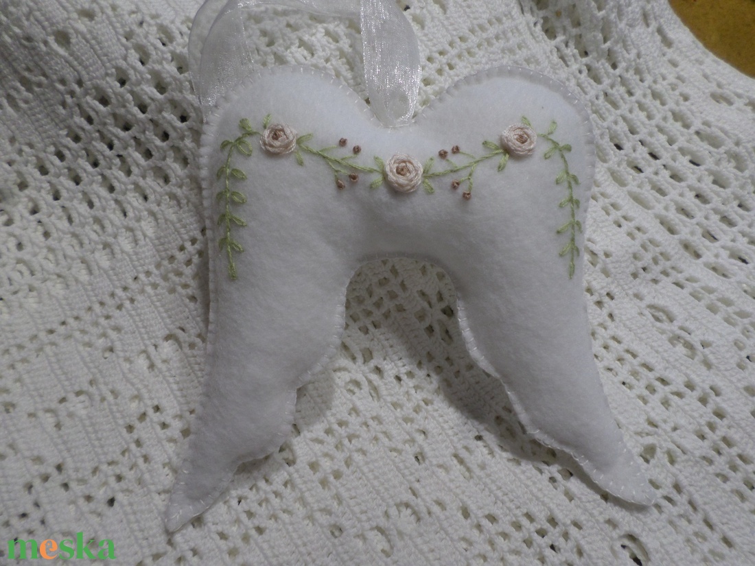 Vintage hímzett angyalszárny,-ajtó,-ablak,-kilincs függődísz.  - otthon & életmód - dekoráció - ajtó- és ablak dekoráció - ablakdísz - Meska.hu