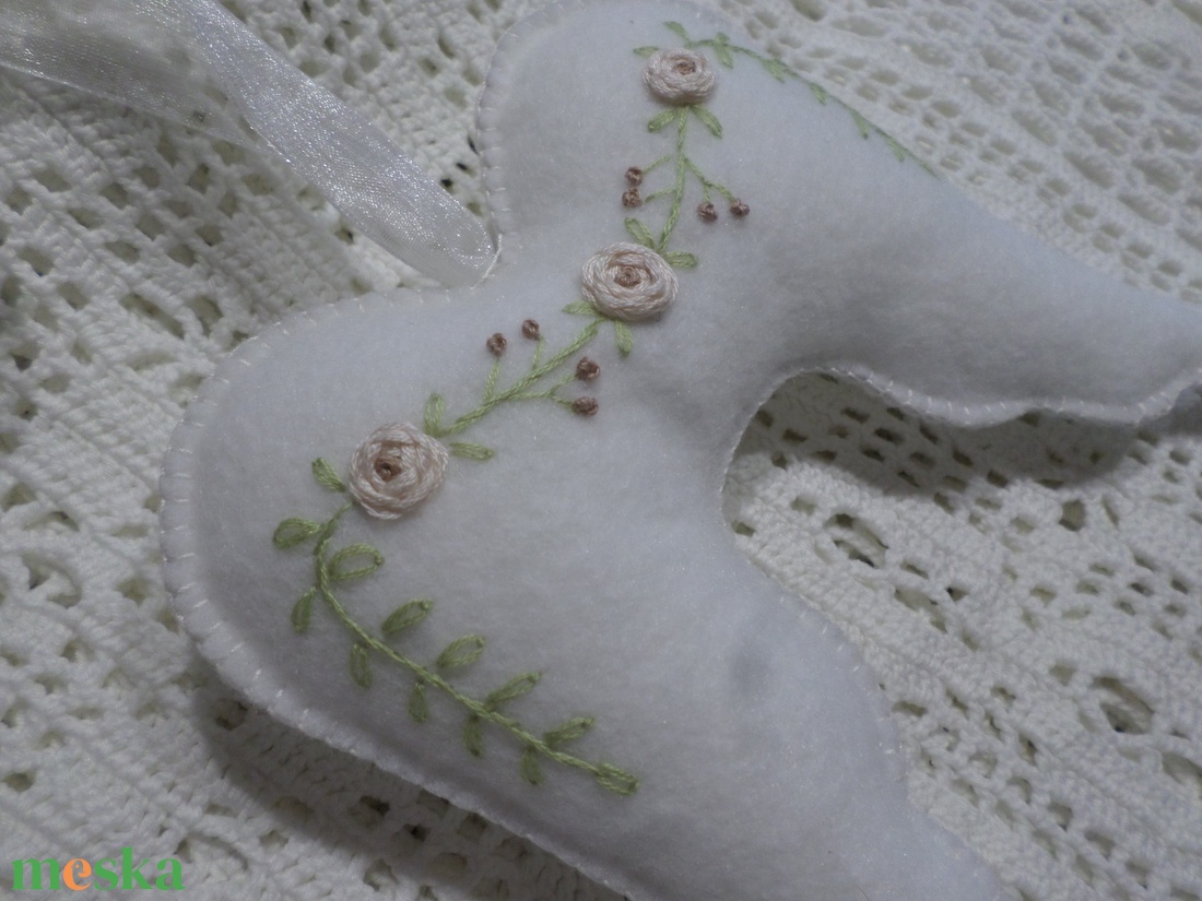 Vintage hímzett angyalszárny,-ajtó,-ablak,-kilincs függődísz.  - otthon & életmód - dekoráció - ajtó- és ablak dekoráció - ablakdísz - Meska.hu