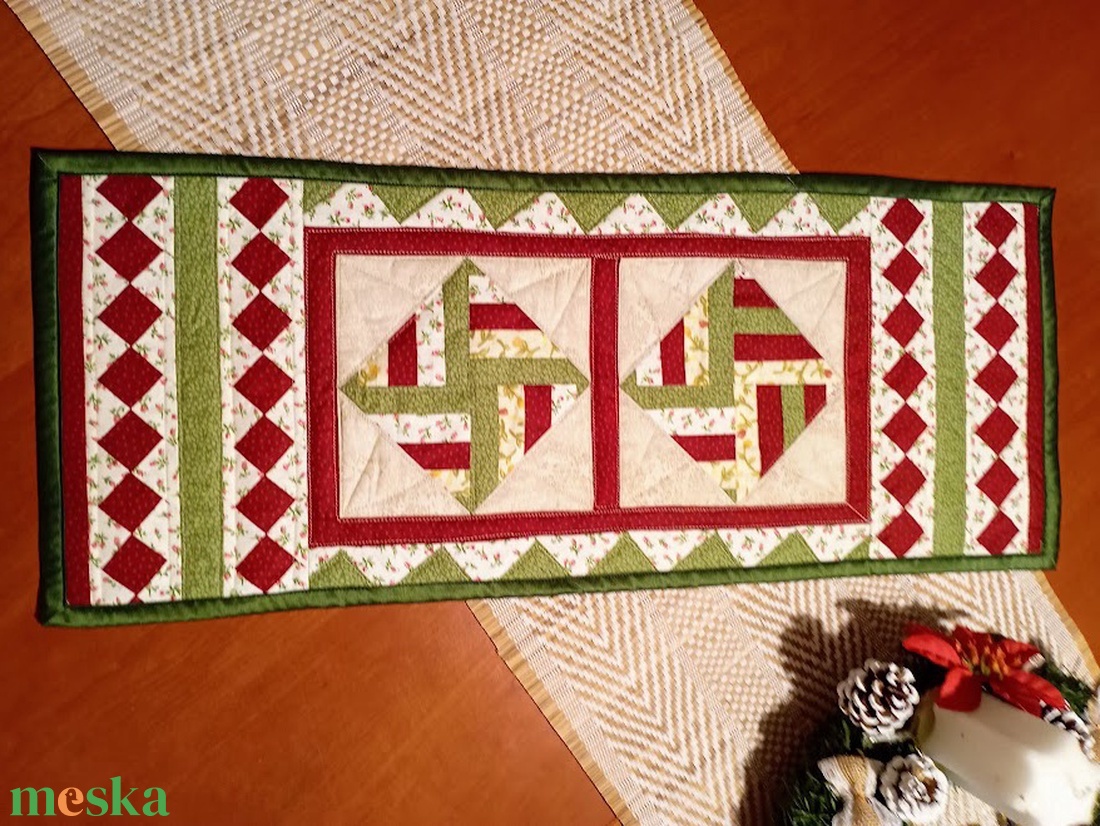 Patchwork terítő - karácsonyi - karácsony - karácsonyi lakásdekoráció - ünnepi asztaldekoráció - Meska.hu