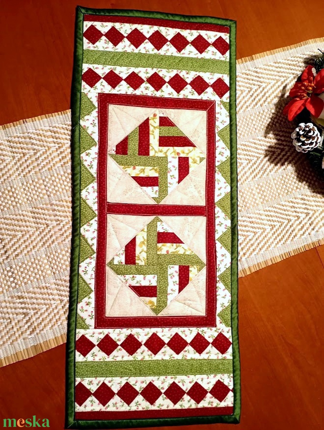 Patchwork terítő - karácsonyi - karácsony - karácsonyi lakásdekoráció - ünnepi asztaldekoráció - Meska.hu