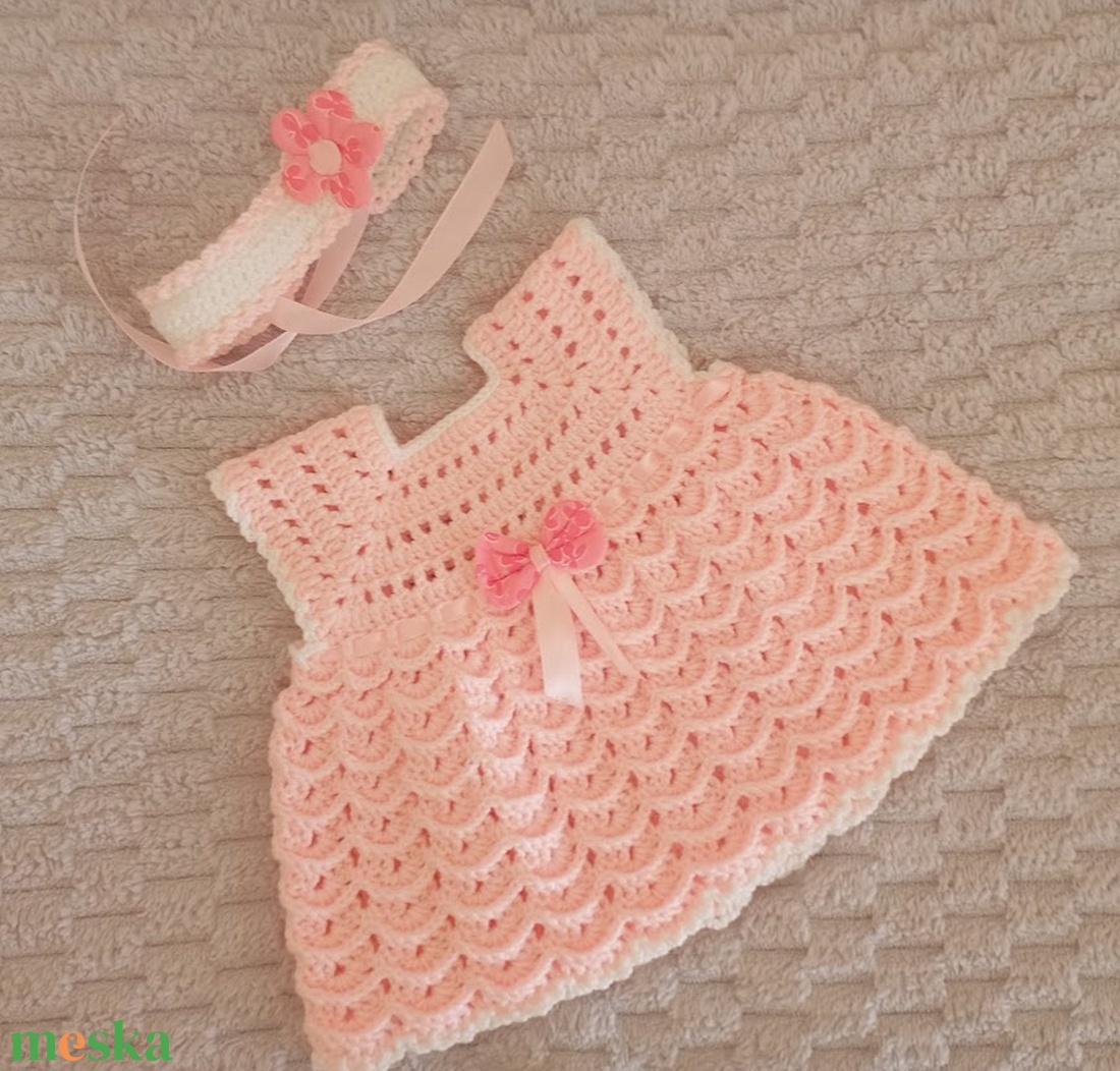 Halvány rózsaszín baba ruhácska hozzá illő fejdísszel - 62-68-as méret - ruha & divat - babaruha & gyerekruha - babafotózási ruha és kellék - Meska.hu