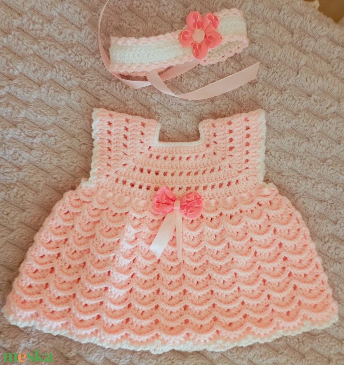 Halvány rózsaszín baba ruhácska hozzá illő fejdísszel - 62-68-as méret - ruha & divat - babaruha & gyerekruha - babafotózási ruha és kellék - Meska.hu