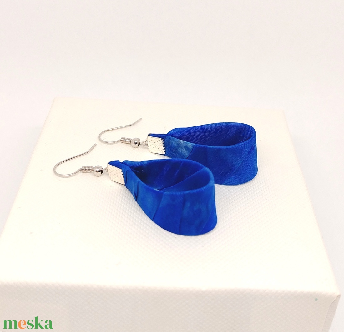 Kis Csepp selyemfüli - Sötétkék  - ékszer - fülbevaló - lógó csepp fülbevaló - Meska.hu