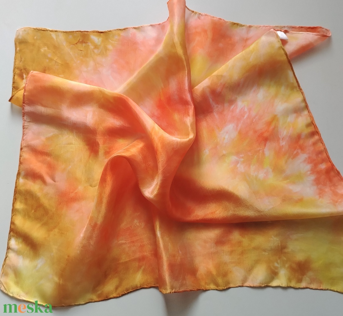 Aranyló nap selyemkendő  - ruha & divat - sál, sapka, kendő - kendő - Meska.hu