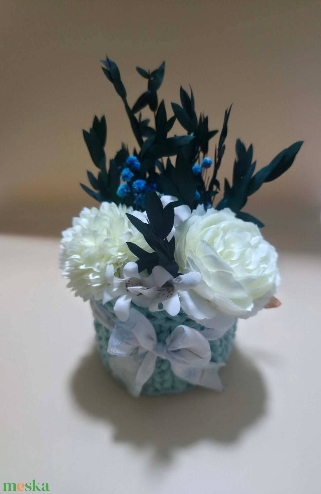 Horgolt kosár dekoráció  - otthon & életmód - dekoráció - asztal és polc dekoráció - könyvtámasz - Meska.hu